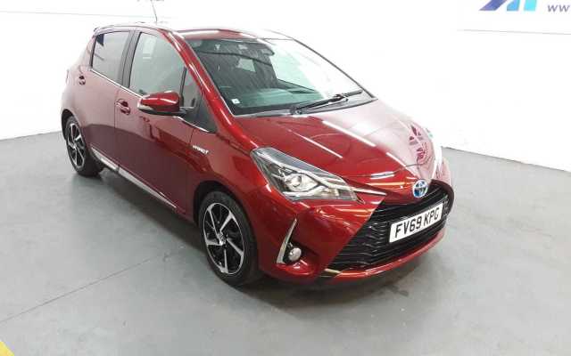 Toyota Yaris 1.5 Excel Vvt-I Hev Cvt 5 Door Hybrid Red
