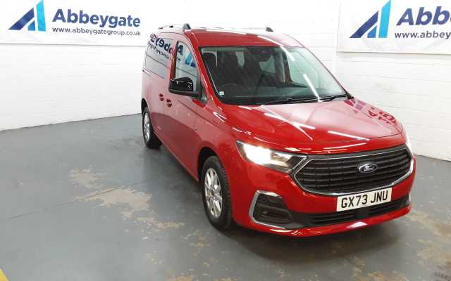 Ford Tourneo Connect 2.0 DIESEL 122PS Titanium 5 Door MPV 6 Speed Manual 5 Door Diesel Cyclone Lava Red